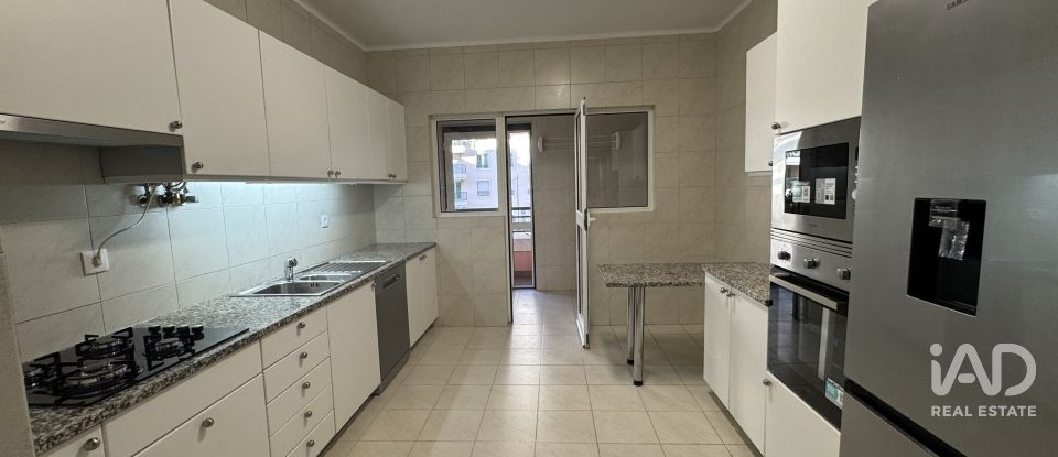 Apartment T3 in Lumiar of 145 m²