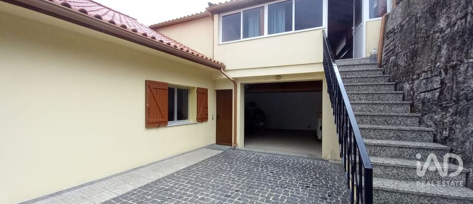 Moradia T4 em Eiras e Mei de 208 m²