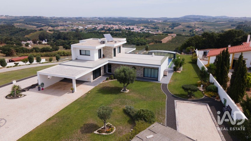 House T5 in Vermelha of 301 m²