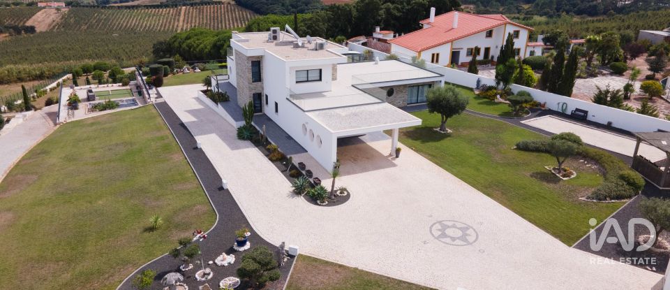 House T5 in Vermelha of 301 m²