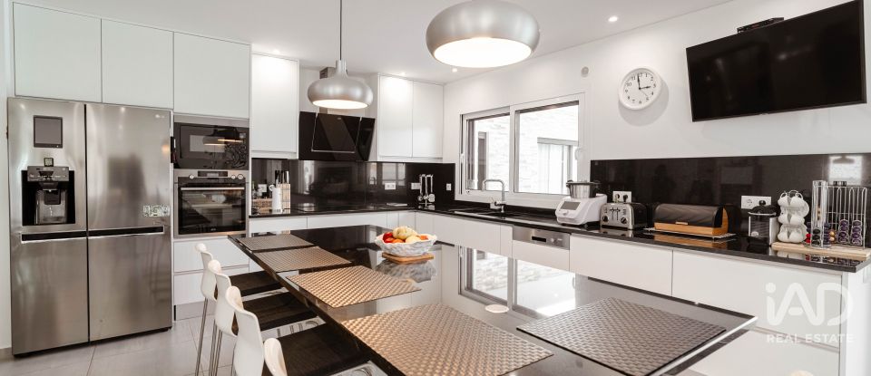 House T5 in Vermelha of 301 m²