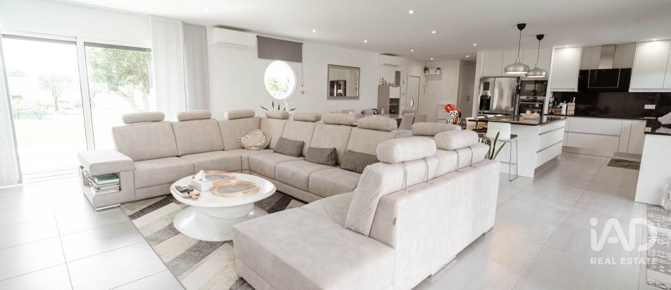 House T5 in Vermelha of 301 m²