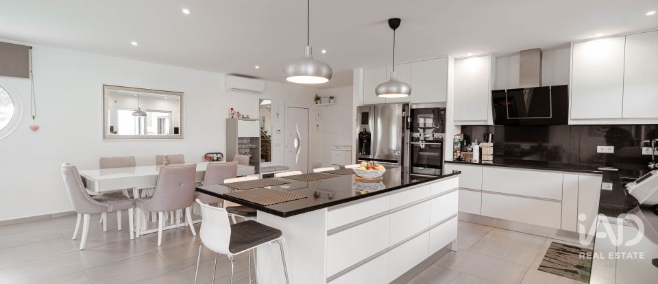 House T5 in Vermelha of 301 m²