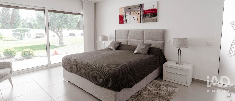 House T5 in Vermelha of 301 m²