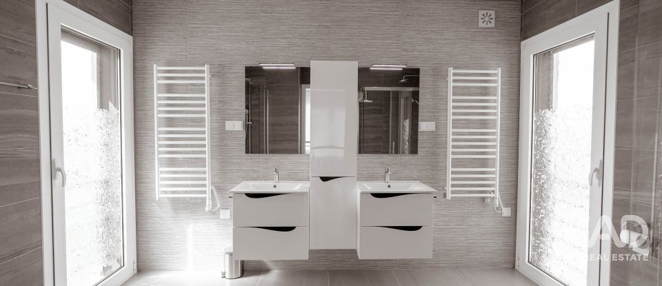 House T5 in Vermelha of 301 m²