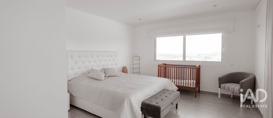 House T5 in Vermelha of 301 m²