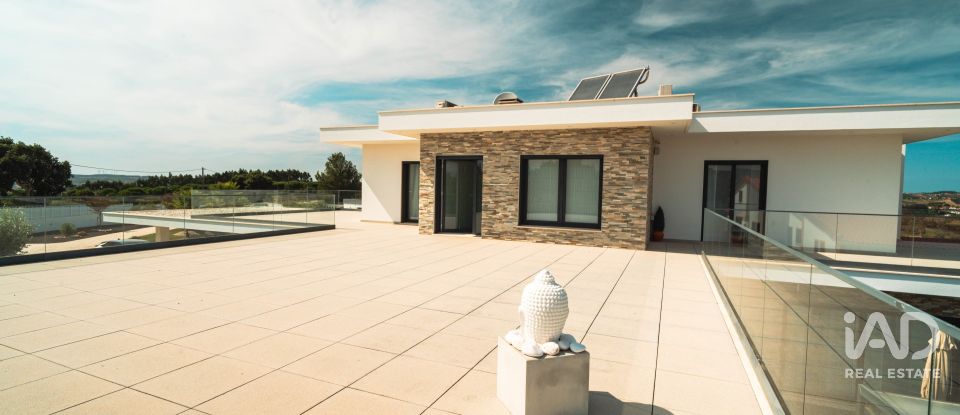 House T5 in Vermelha of 301 m²