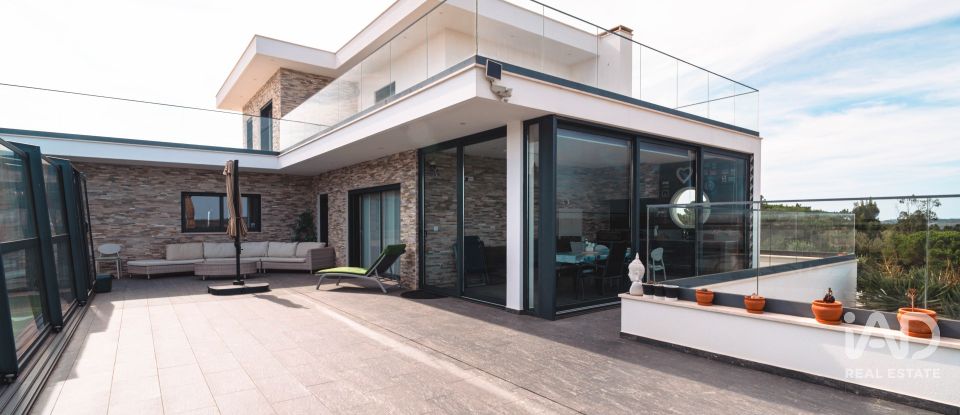 House T5 in Vermelha of 301 m²