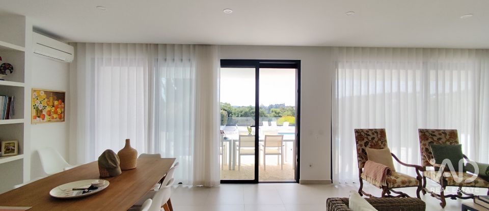 Moradia T4 em Cela de 222 m²