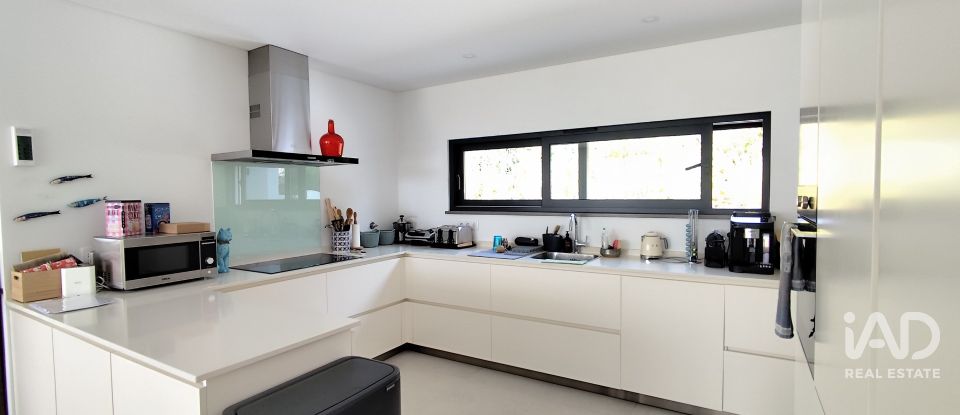 Moradia T4 em Cela de 222 m²