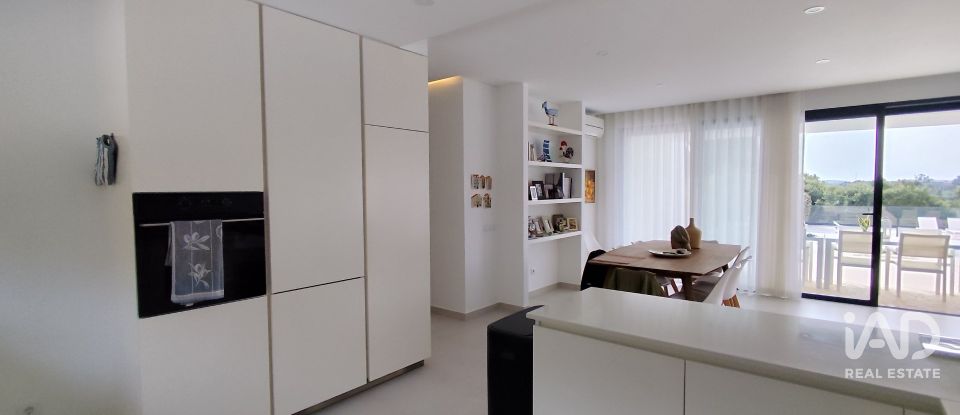 Moradia T4 em Cela de 222 m²