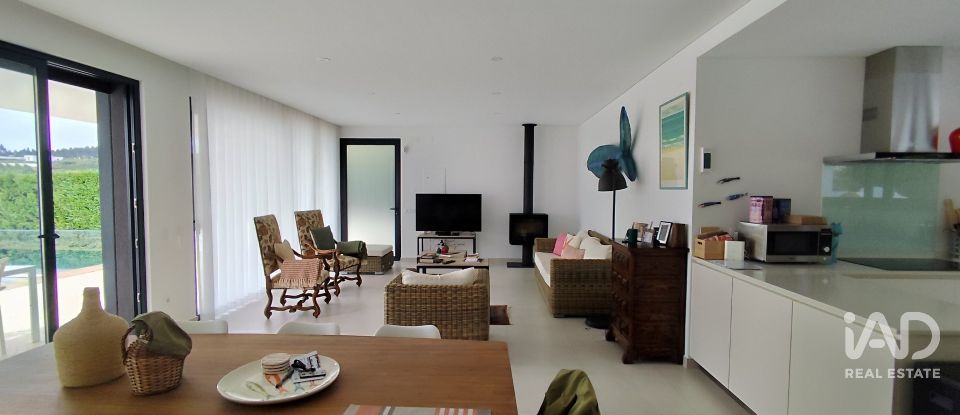 Moradia T4 em Cela de 222 m²