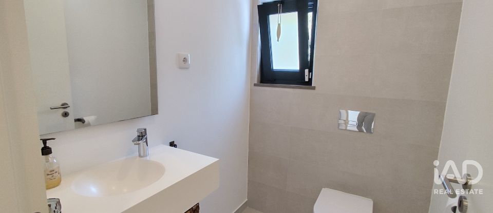 Moradia T4 em Cela de 222 m²