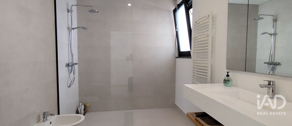 Moradia T4 em Cela de 222 m²