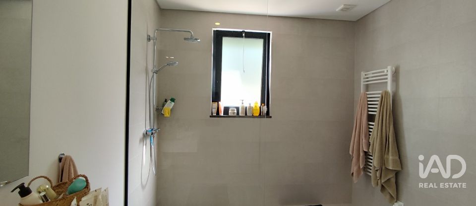 Moradia T4 em Cela de 222 m²