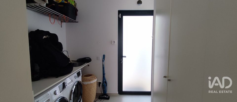 Moradia T4 em Cela de 222 m²