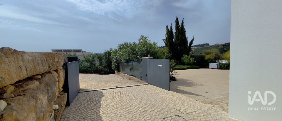 Moradia T4 em Cela de 222 m²