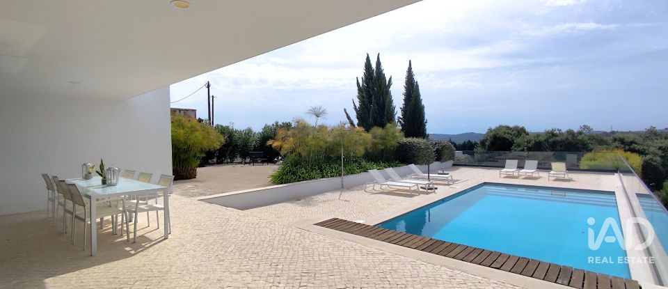 Moradia T4 em Cela de 222 m²