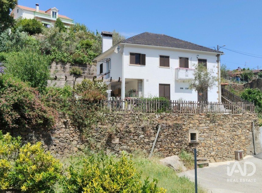 Maison T4 à Alvares de 132 m²