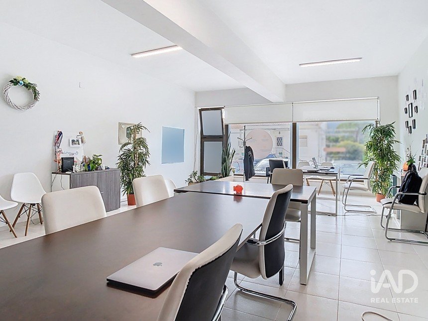 Boutique/Local commercial à Porto de Mós - São João Baptista e São Pedro de 80 m²