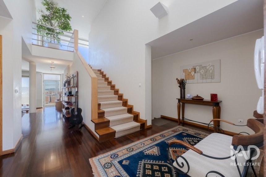 Moradia em gaveto T4 em Nogueira, Fraião E Lamaçães de 622 m²