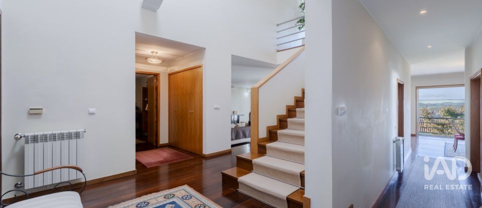 Moradia em gaveto T4 em Nogueira, Fraião E Lamaçães de 622 m²