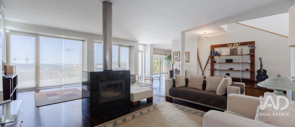 Moradia em gaveto T4 em Nogueira, Fraião E Lamaçães de 622 m²