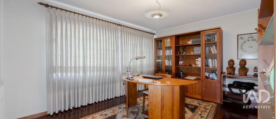 Moradia em gaveto T4 em Nogueira, Fraião E Lamaçães de 622 m²