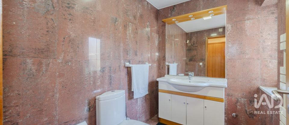 Moradia em gaveto T4 em Nogueira, Fraião E Lamaçães de 622 m²