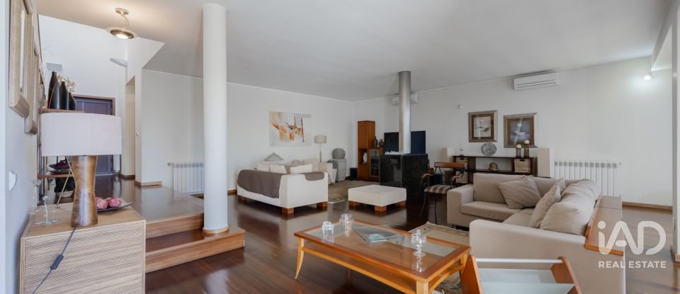 Moradia em gaveto T4 em Nogueira, Fraião E Lamaçães de 622 m²