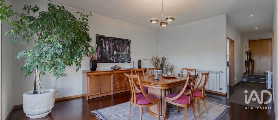 Moradia em gaveto T4 em Nogueira, Fraião E Lamaçães de 622 m²