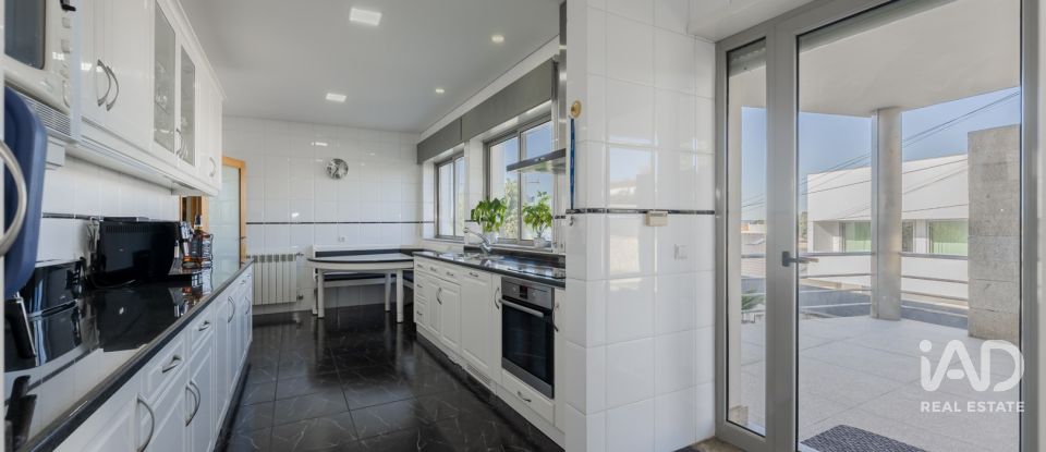 Moradia em gaveto T4 em Nogueira, Fraião E Lamaçães de 622 m²