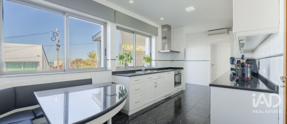 Moradia em gaveto T4 em Nogueira, Fraião E Lamaçães de 622 m²