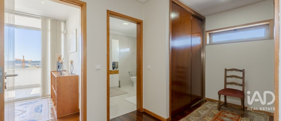 Moradia em gaveto T4 em Nogueira, Fraião E Lamaçães de 622 m²