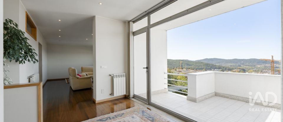 Moradia em gaveto T4 em Nogueira, Fraião E Lamaçães de 622 m²