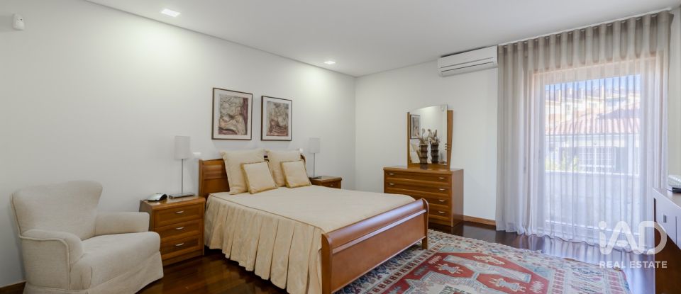 Moradia em gaveto T4 em Nogueira, Fraião E Lamaçães de 622 m²