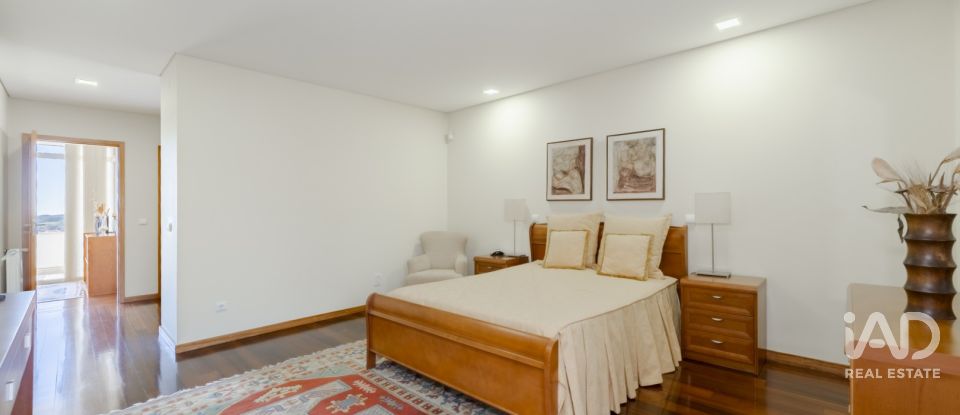 Moradia em gaveto T4 em Nogueira, Fraião E Lamaçães de 622 m²