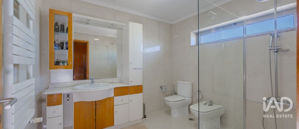 Moradia em gaveto T4 em Nogueira, Fraião E Lamaçães de 622 m²