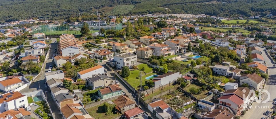 Moradia em gaveto T4 em Nogueira, Fraião E Lamaçães de 622 m²