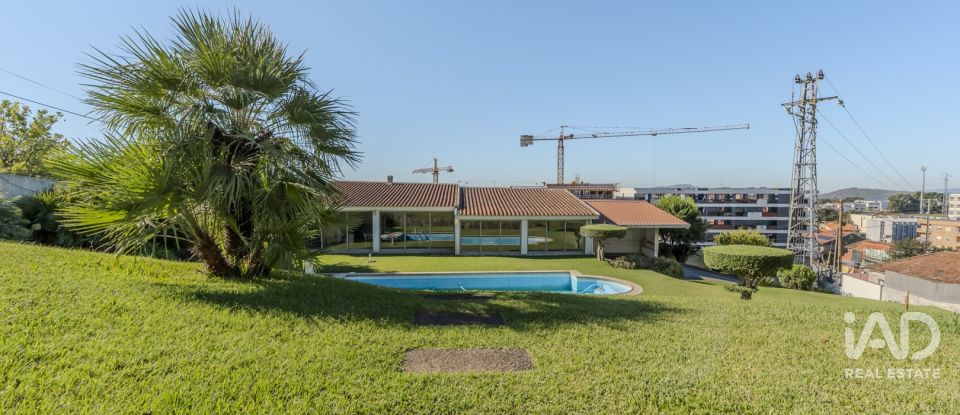 Moradia em gaveto T4 em Nogueira, Fraião E Lamaçães de 622 m²