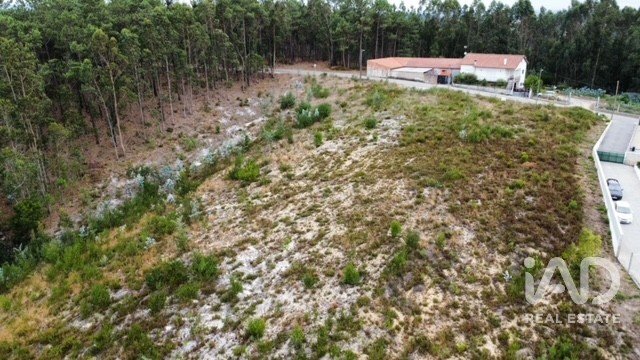 Terreno urbano em Marrazes e Barosa de 2 590 m²