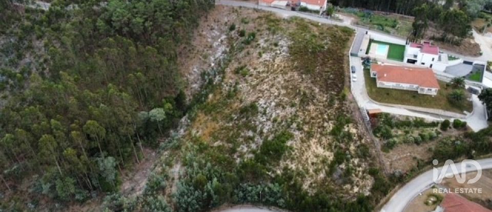 Terreno urbano em Marrazes e Barosa de 2 590 m²