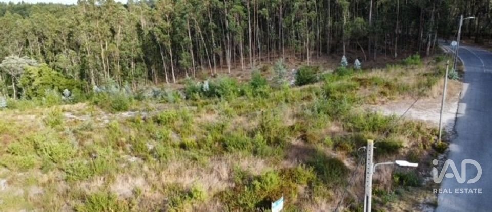 Terreno urbano em Marrazes e Barosa de 2 590 m²