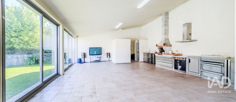 Moradia em gaveto T4 em Nogueira, Fraião E Lamaçães de 622 m²