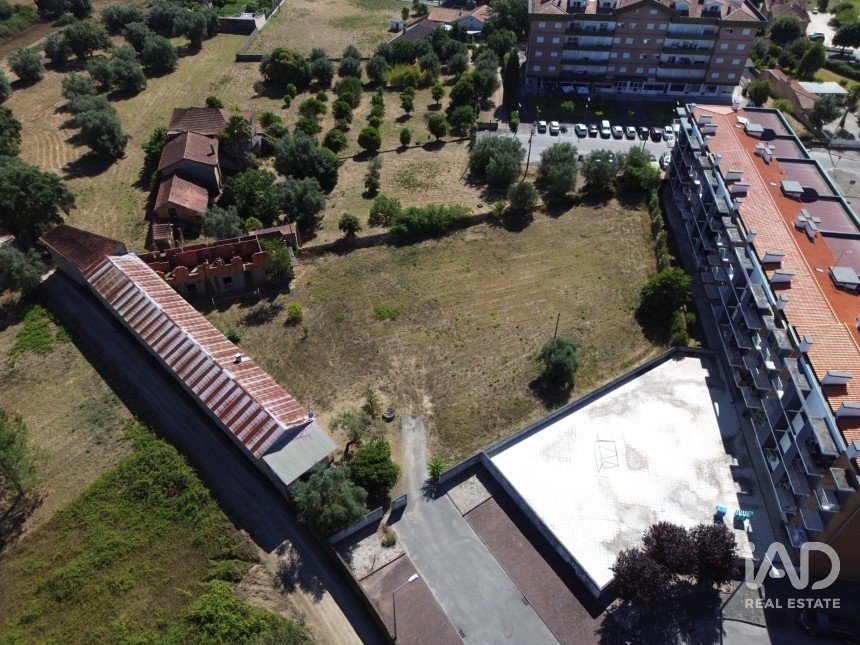 Terreno em Tamengos, Aguim e Óis do Bairro de 2 635 m²