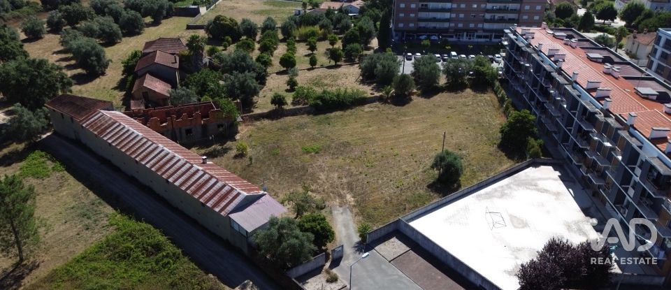 Terreno em Tamengos, Aguim e Óis do Bairro de 2 635 m²