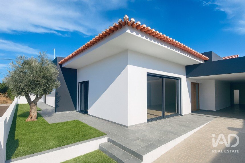Moradia térrea T4 em Santo Isidoro de 211 m²