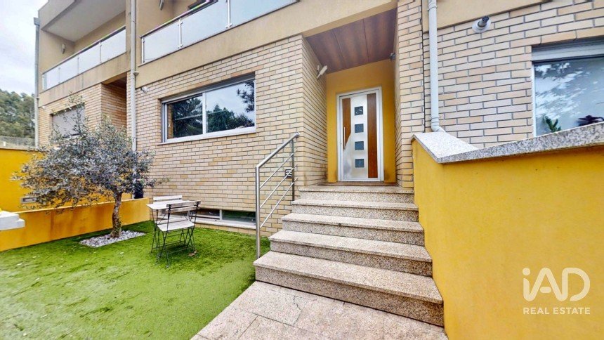 Moradia em banda T3 em Sandim, Olival, Lever e Crestuma de 184 m²