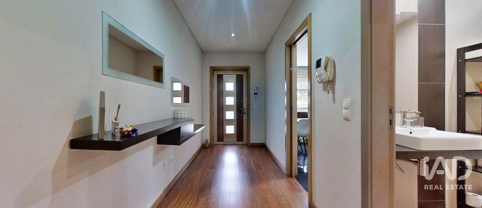 Moradia em banda T3 em Sandim, Olival, Lever e Crestuma de 184 m²