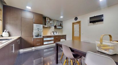 Maison mitoyenne T3 à Sandim, Olival, Lever e Crestuma de 184 m²